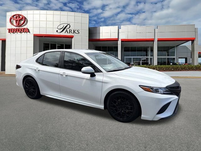 Used 2018 Toyota Camry SE FWD image 1
