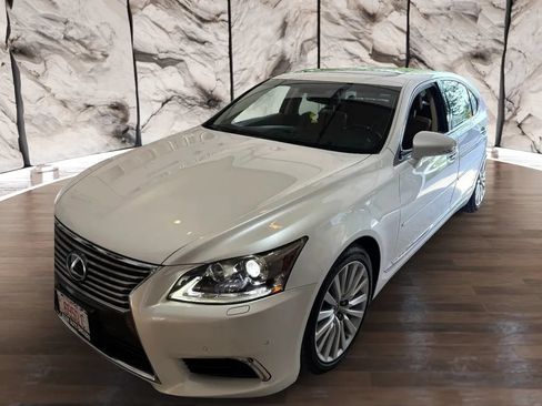 Used 2017 Lexus LS 460 AWD w/ Comfort Package image 3