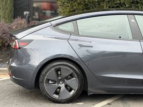 Used 2021 Tesla Model 3 Standard Range Plus image 22