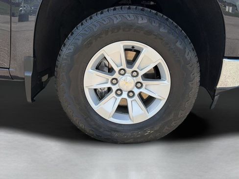 Used 2023 Chevrolet Silverado 1500 LT AWD/4WD image 9