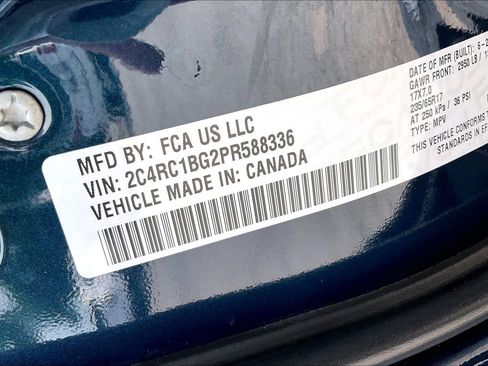Used 2023 Chrysler Pacifica Touring-L FWD image 31