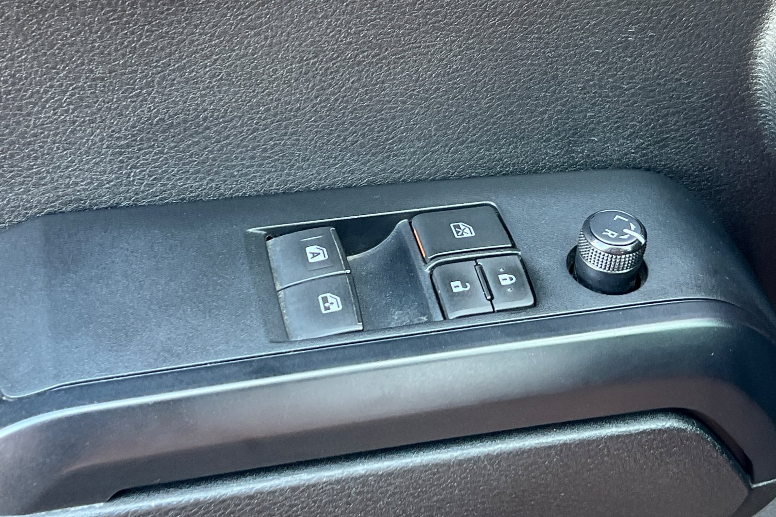 Used 2022 Toyota Tacoma SR RWD image 14