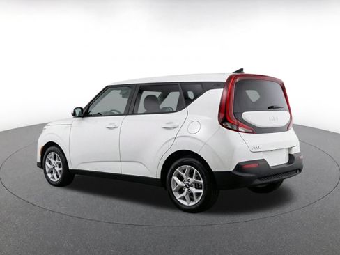 Used 2025 Kia Soul LX w/ LX Technology Package FWD image 7