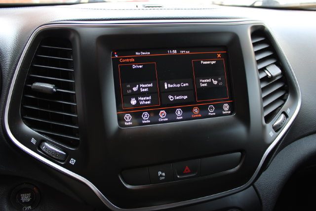 Used 2019 Jeep Cherokee Latitude Plus w/ Cold Weather Group AWD/4WD image 23
