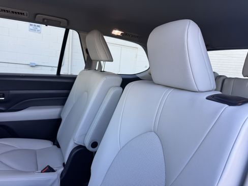 Used 2025 Toyota Grand Highlander XLE image 15