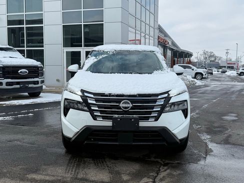 Used 2024 Nissan Rogue SV image 7