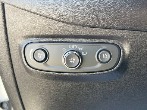 Used 2020 Chevrolet Equinox LT w/ Driver Convenience Package AWD/4WD image 23