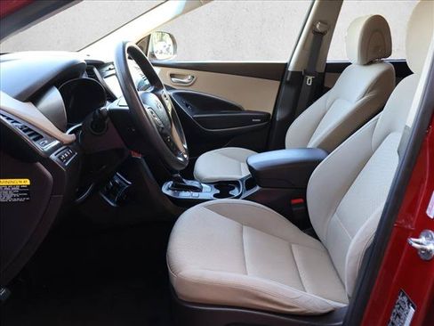 Used 2018 Hyundai Santa Fe SE FWD image 19