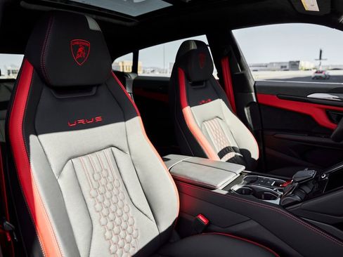 Used 2024 Lamborghini Urus S AWD/4WD image 44