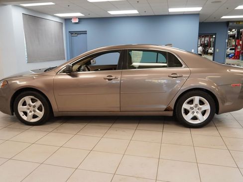 Used 2012 Chevrolet Malibu LS w/ LS Uplevel Package FWD image 2