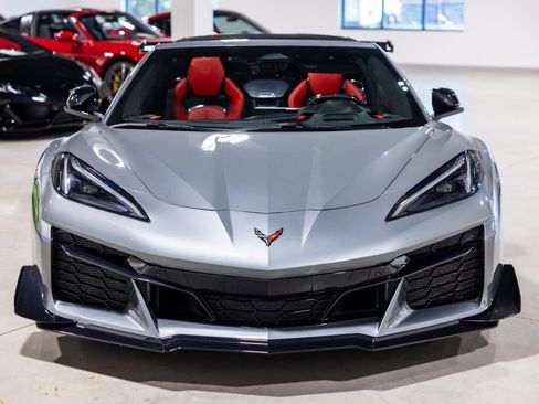 Used 2024 Chevrolet Corvette Z06 w/ Z07 Performance Package RWD image 11