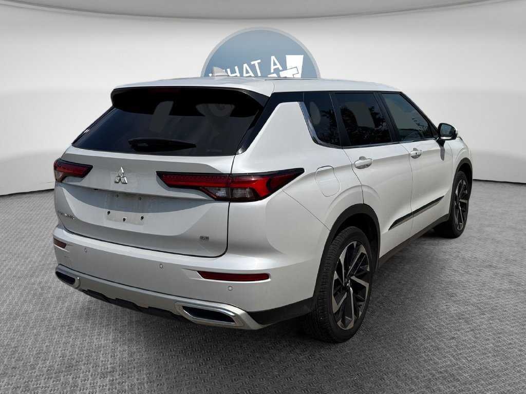 Used 2022 Mitsubishi Outlander SE AWD/4WD image 3