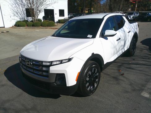 Used 2025 Hyundai Santa Cruz SE image 6