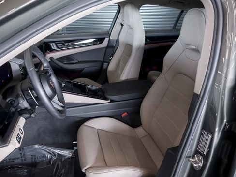 Certified 2025 Porsche Panamera image 5