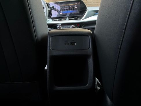Used 2025 Chevrolet Trax LT FWD image 12