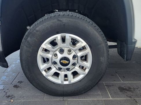 Used 2025 Chevrolet Silverado 2500 LT w/ Convenience Package image 10