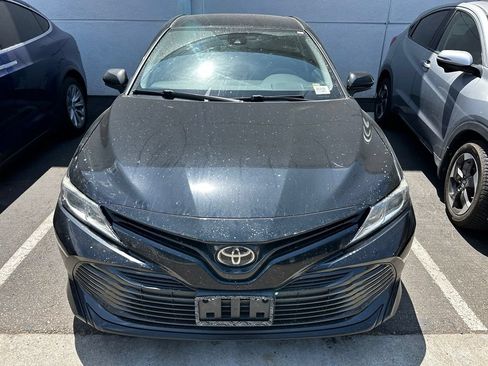 Used 2019 Toyota Camry LE FWD image 5