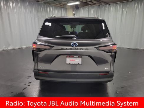 Used 2025 Toyota Sienna XLE w/ XLE Plus Package FWD image 7