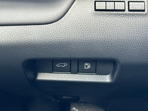 New 2025 Toyota Crown Signia image 30