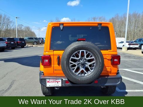 Used 2025 Jeep Wrangler Sahara image 7