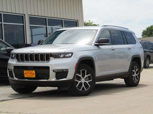 Used 2023 Jeep Grand Cherokee L Limited AWD/4WD image 12