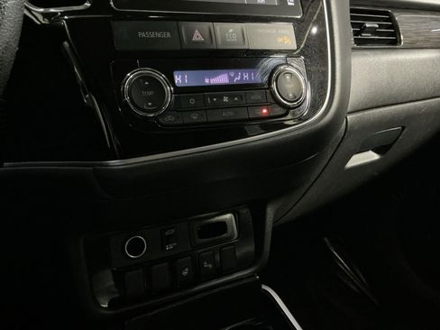 Used 2018 Mitsubishi Outlander GT image 28