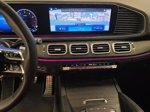 Used 2024 Mercedes-Benz GLS 450 4MATIC image 11