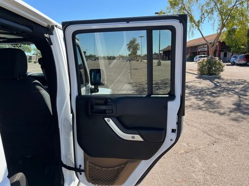 Used 2015 Jeep Wrangler Unlimited Sahara w/ Connectivity Group image 16