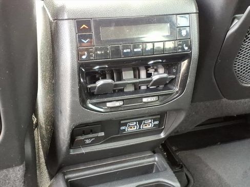 Used 2023 Jeep Grand Cherokee L Limited AWD/4WD image 15
