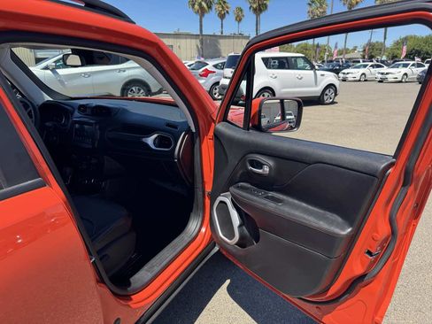 Used 2019 Jeep Renegade Latitude w/ Popular Equipment Group AWD/4WD image 16