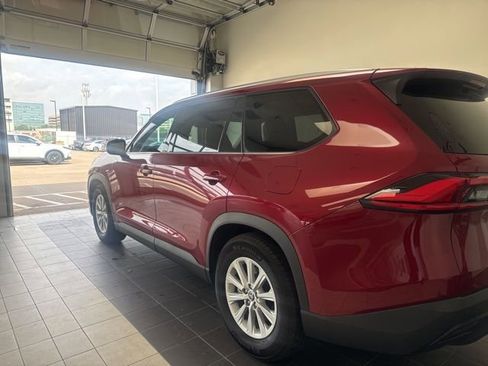 Used 2024 Toyota Grand Highlander XLE FWD image 18