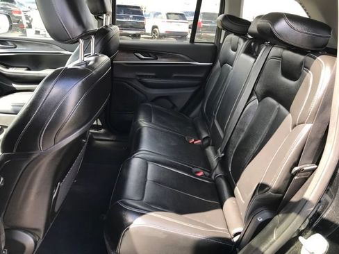 Used 2023 Jeep Grand Cherokee Limited AWD/4WD image 18