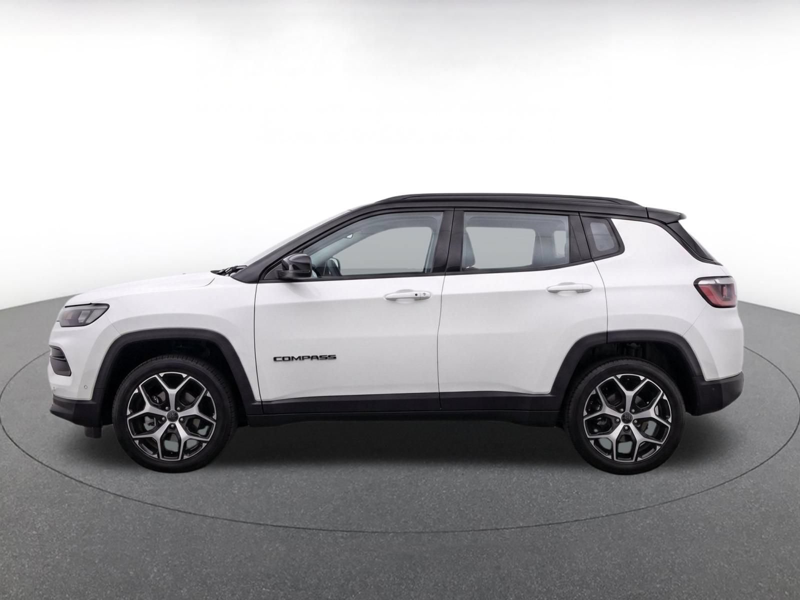 Used 2025 Jeep Compass Limited AWD/4WD image 4