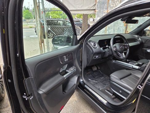 Used 2023 Mercedes-Benz EQB 300 4MATIC w/ Exclusive Package image 7
