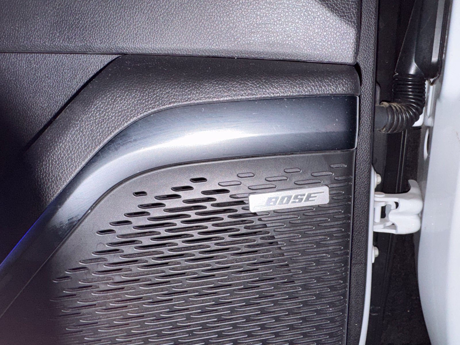 Used 2025 GMC Acadia Elevation FWD image 9