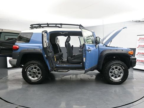 Used 2013 Toyota FJ Cruiser 4WD image 42
