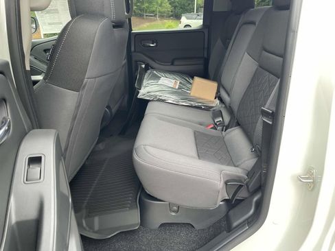 New 2025 Nissan Frontier SV w/ SV Convenience Package AWD/4WD image 9
