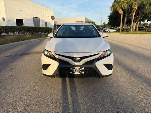 Used 2020 Toyota Camry SE FWD image 8