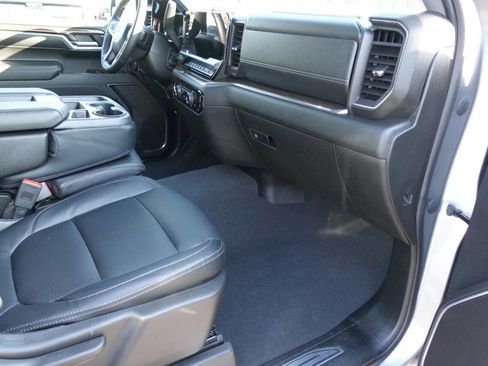 Used 2024 Chevrolet Silverado 1500 LT image 36