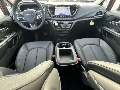 New 2026 Chrysler Pacifica Select image 12