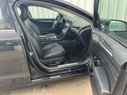 Used 2019 Ford Fusion Titanium FWD image 15