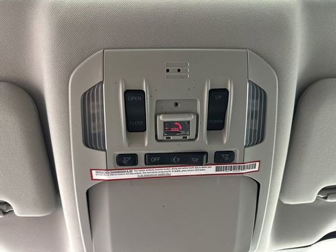 Used 2020 Toyota Highlander XLE image 34