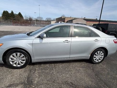 Used 2007 Toyota Camry LE FWD image 3