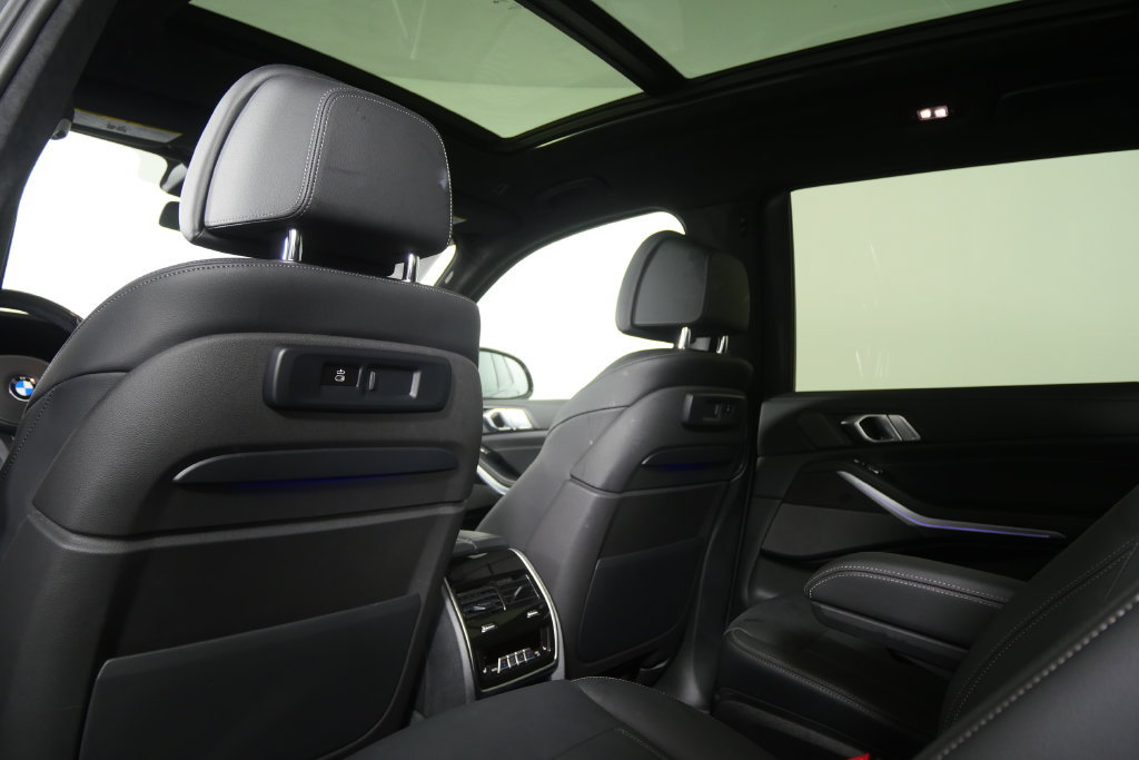 Used 2022 BMW X7 M50i AWD/4WD image 19