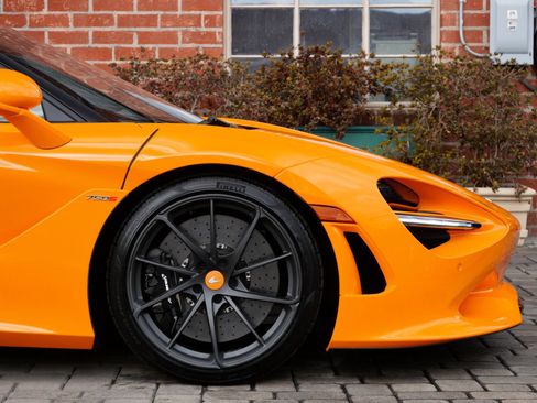 Used 2025 McLaren 750S RWD image 7