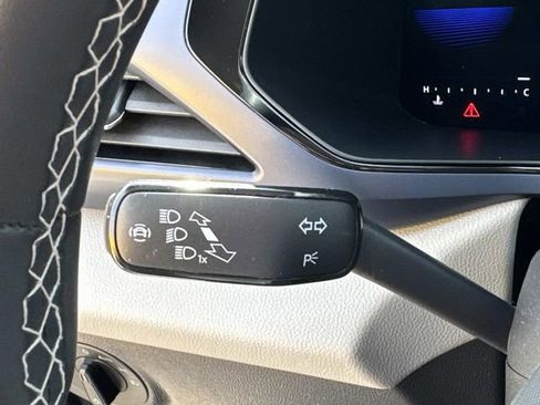 Certified 2023 Volkswagen Taos SE w/ Black Wheel Package image 25