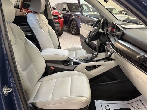 Used 2025 Kia Telluride S FWD image 26