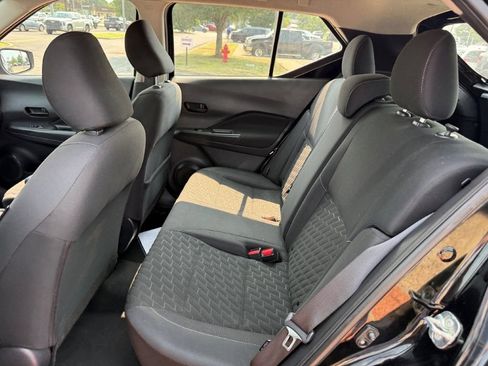 Used 2021 Nissan Kicks S FWD image 15