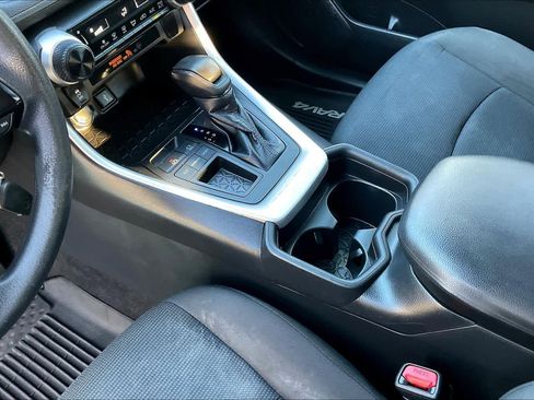 Used 2021 Toyota RAV4 LE image 14