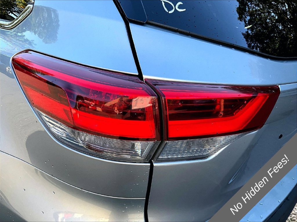 Used 2019 Toyota Highlander LE AWD/4WD image 23